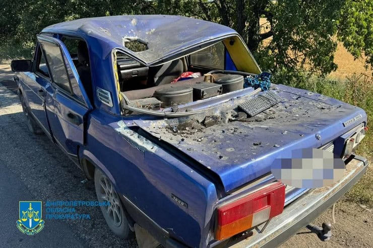 В Синельниковском районе дрон попал в автомобиль: ранены 2 человека