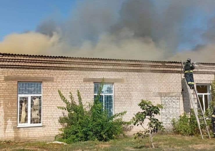 В Синельниковском районе в результате вражеских обстрелов погиб мужчина, еще 5 человек ранены