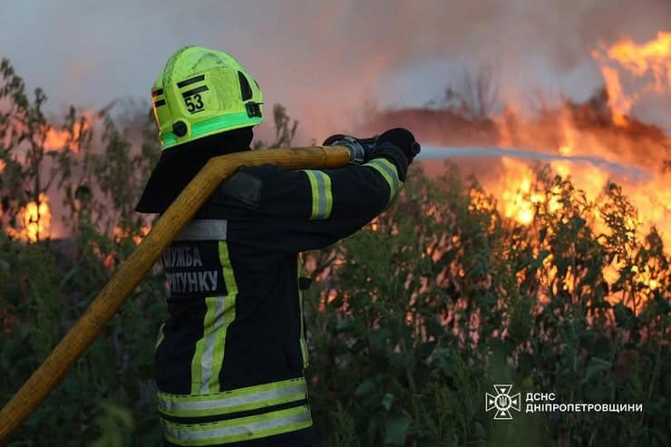 Внаслідок пожежі на Синельниківщині 2 людей отримали опіки