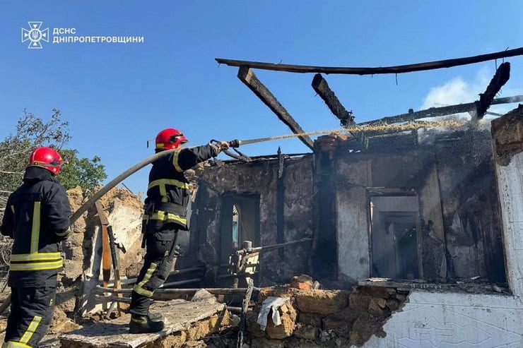 Ворожий дрон влучив у кінну ферму на Синельниківщині: наслідки пожежі