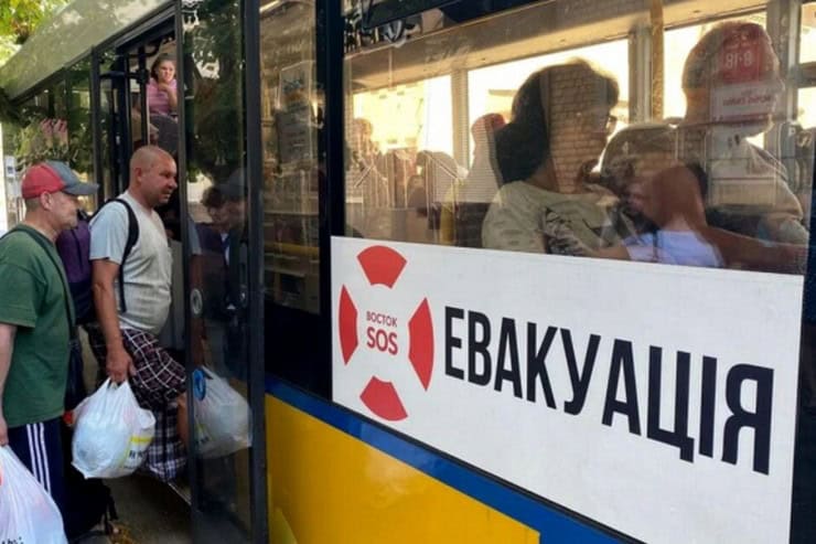 Евакуація з Синельниківщини: щодня з прифронтових громад вивозять майже 70 людей