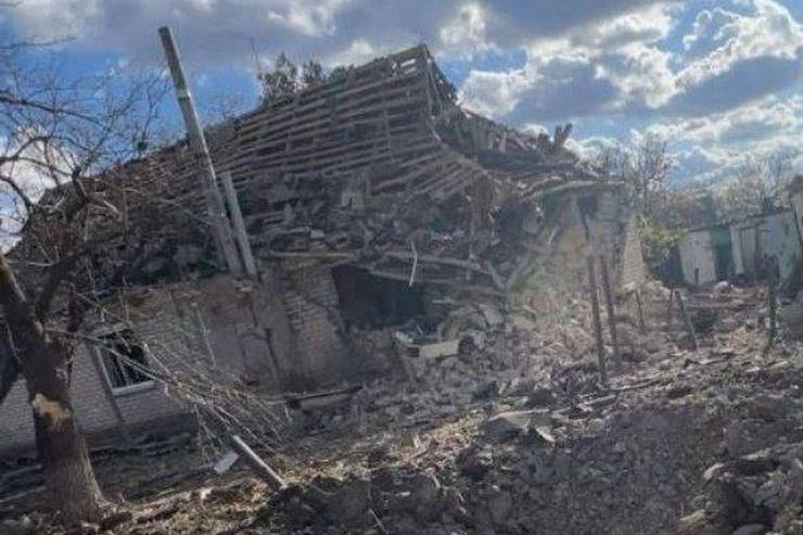 Російські війська обстріляли Синельниківський район з РСЗВ та КАБами: зруйновано будинки, газогін, інфраструктуру, автомобілі