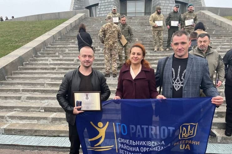 Ветерани з Синельниківського району отримали президентські відзнаки за оборону України