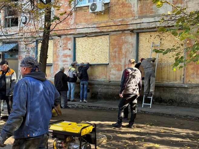 Всі подробиці про наслідки обстрілу міста Шахтарське, внаслідок якого поранено 11 людей