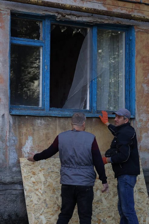 Всі подробиці про наслідки обстрілу міста Шахтарське, внаслідок якого поранено 11 людей