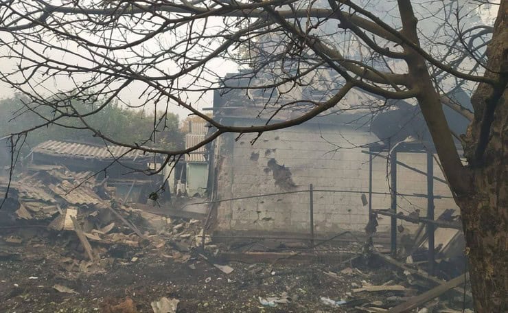 Наслідки обстрілу Синельниківського району, внаслідок якого постраждала 11-річна дівчинка