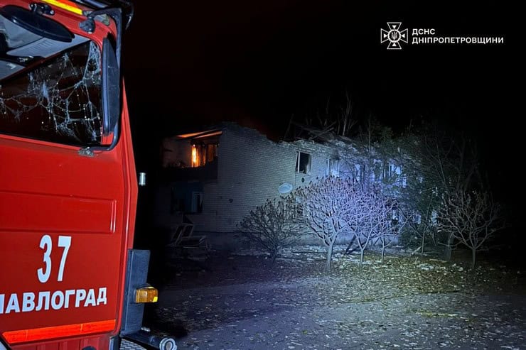 Ворог вдарив ракетами та БпЛА по Синельниківському району: 2 загиблих і 7 поранених, серед них — рятувальники