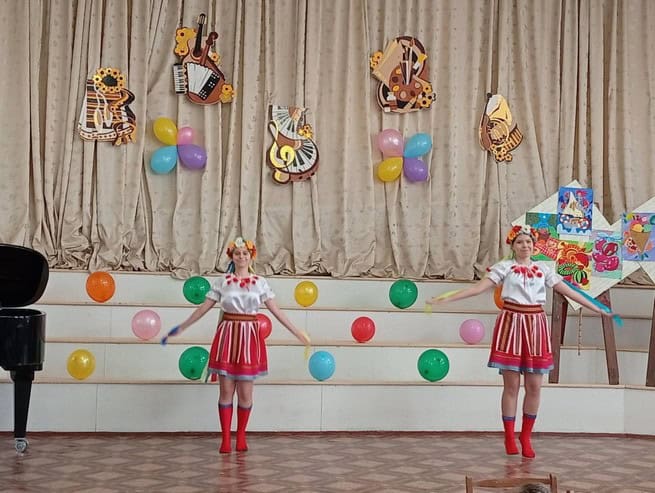 “Мелодії осені” в Синельниковому: юні таланти вперше вийшли на велику сцену