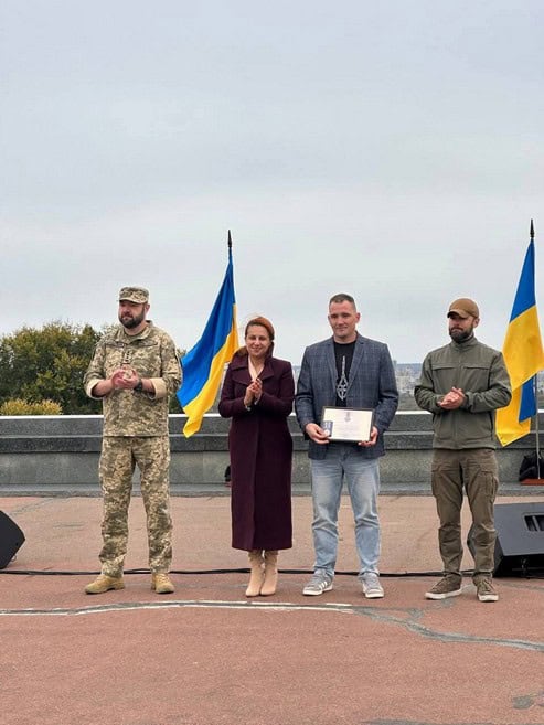 Ветерани з Синельниківського району отримали президентські відзнаки за оборону України