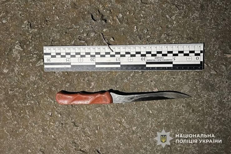 Різанина в Синельниковому: 55-річний житель міста отримав важке ножове поранення