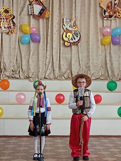 “Мелодії осені” в Синельниковому: юні таланти вперше вийшли на велику сцену