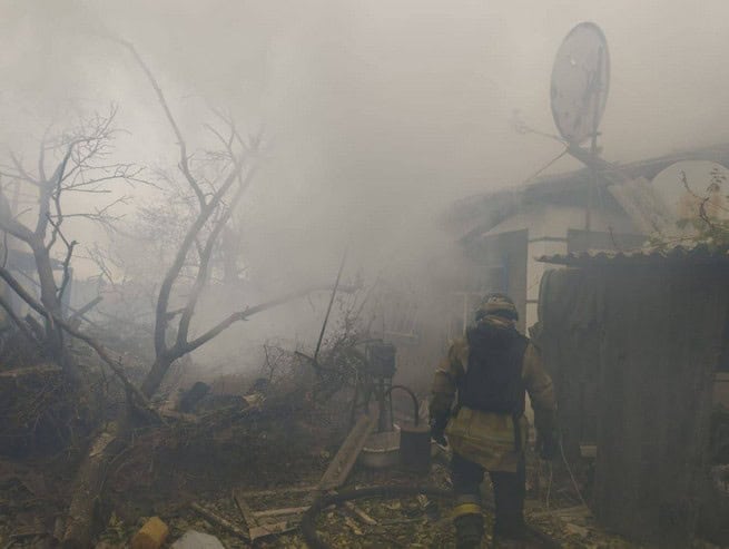 Наслідки обстрілу Синельниківського району, внаслідок якого постраждала 11-річна дівчинка