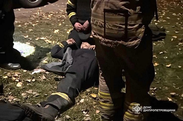 Ворог вдарив ракетами та БпЛА по Синельниківському району: 2 загиблих і 7 поранених, серед них — рятувальники