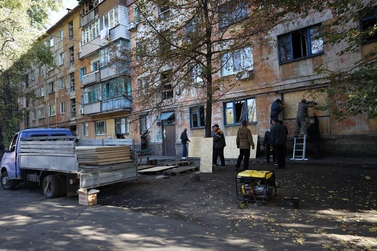 Всі подробиці про наслідки обстрілу міста Шахтарське, внаслідок якого поранено 11 людей