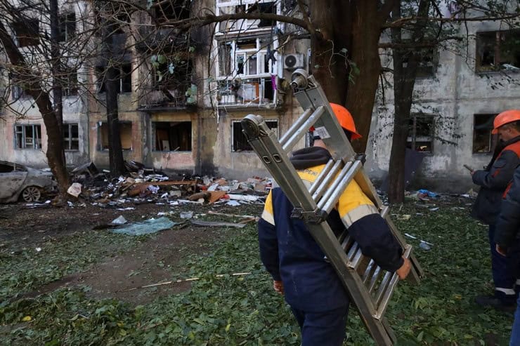 Всі подробиці про наслідки обстрілу міста Шахтарське, внаслідок якого поранено 11 людей