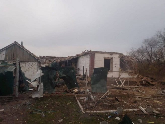 Массированный обстрел Синельниковского района: ранены 3 человека, повреждены предприятие, инфраструктура, дома, автомобили