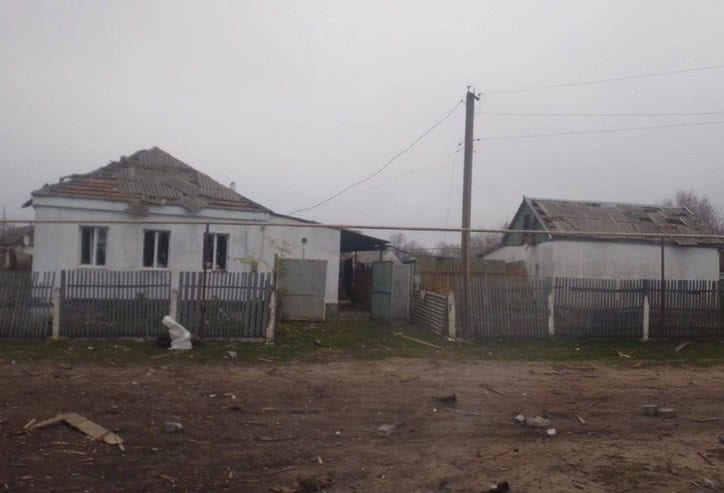 Массированный обстрел Синельниковского района: ранены 3 человека, повреждены предприятие, инфраструктура, дома, автомобили