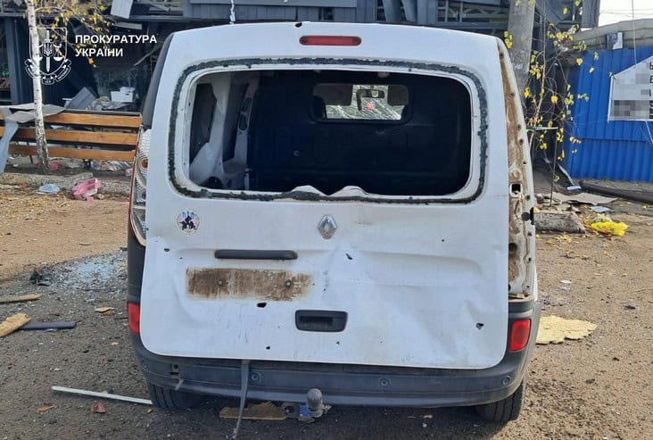 Завдано удару КАБами по центру селища Покровське в Синельниківському районі: 2 загиблих та 4 поранених, багато руйнувань