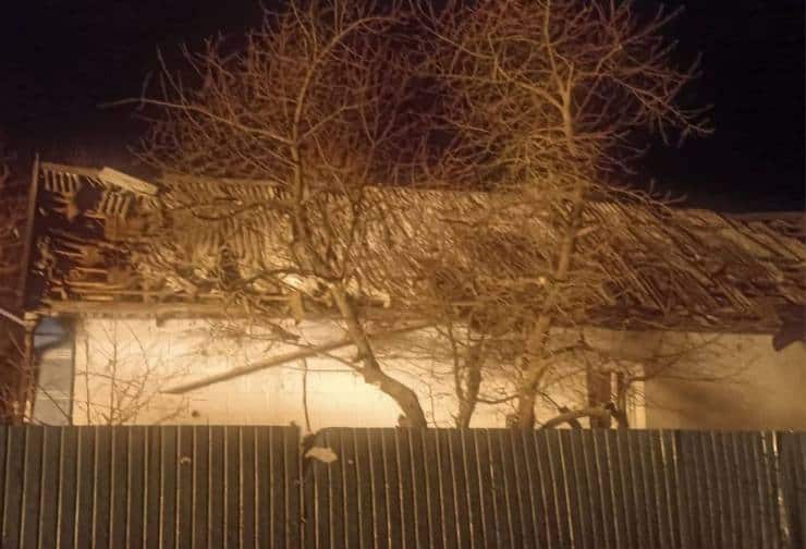 Наслідки обстрілів Синельниківського району: поранено 86-річну жінку, чимало руйнувань