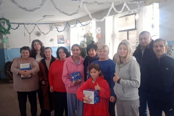 В Синельниковском районе дети получили подарки к рождественско-новогодним праздникам