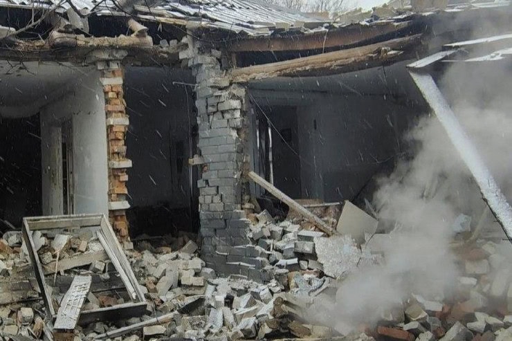 Наслідки обстрілів Синельниківського району: поранено 86-річну жінку, чимало руйнувань