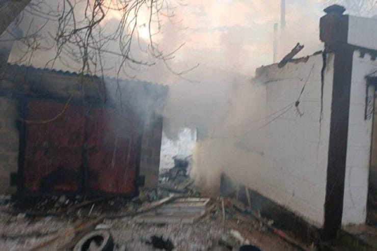 Ворог атакував три громади Синельниківського району: потрощено медичний заклад, загорілися навчальний заклад, будинки