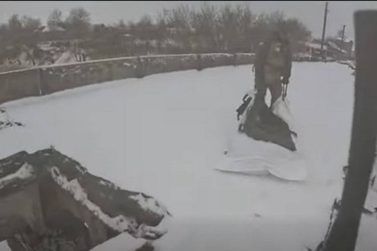 Ужасы войны: тело 58-летнего жителя Александровки пришлось эвакуировать пешком по снегу