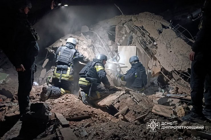 Как доставали из-под завалов людей после обстрелов Синельниковского района