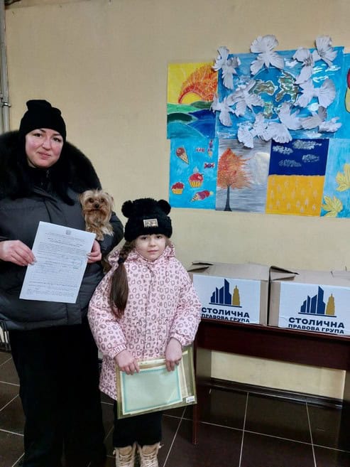 В Синельниково семьи погибших защитников Украины получили продуктовые наборы от благотворителей