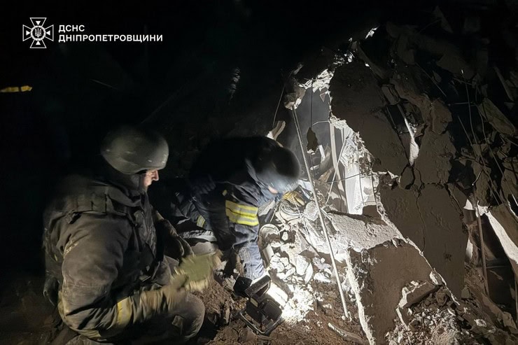 Как доставали из-под завалов людей после обстрелов Синельниковского района