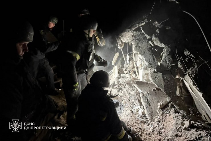 Как доставали из-под завалов людей после обстрелов Синельниковского района