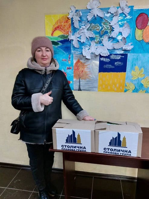 В Синельниково семьи погибших защитников Украины получили продуктовые наборы от благотворителей