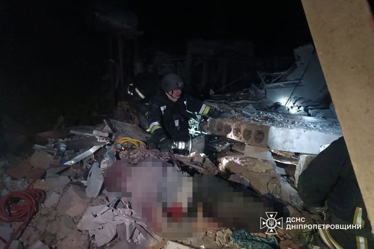 Как доставали из-под завалов людей после обстрелов Синельниковского района