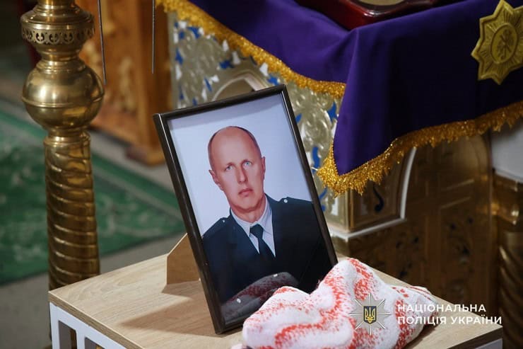 54-летнего полицейского Павла Балюру, который погиб в Синельниковском районе, провели в последний путь