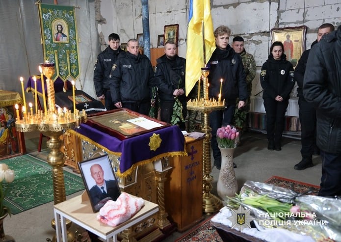 54-летнего полицейского Павла Балюру, который погиб в Синельниковском районе, провели в последний путь