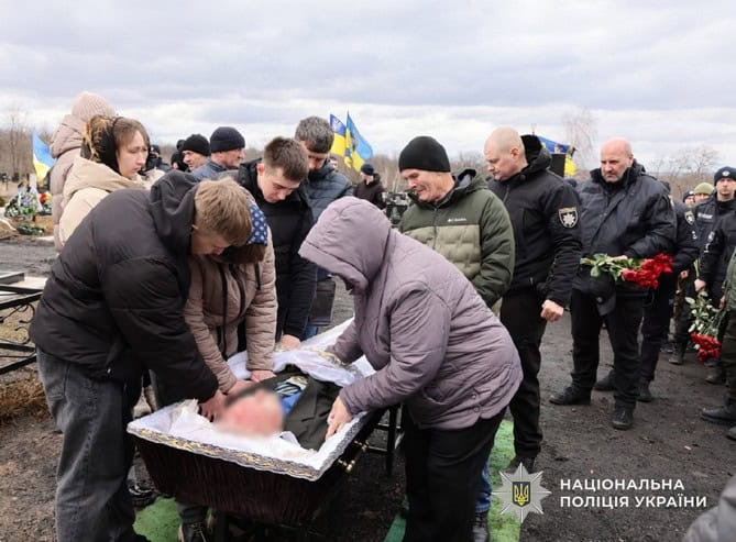 54-летнего полицейского Павла Балюру, который погиб в Синельниковском районе, провели в последний путь