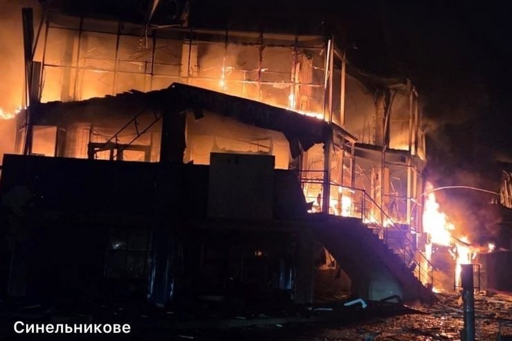 Який вигляд має місто Синельникове після масованого обстрілу сьогодні вночі: є загиблі, поранені, багато руйнувань