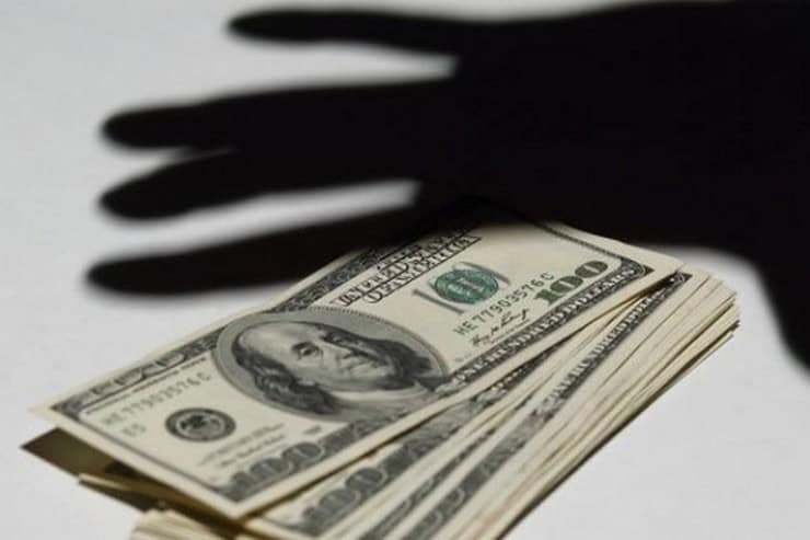 Викрав понад 230 тисяч гривень: на Синельниківщині 19-річний хлопець протягом тривалого часу навідувався до хрещеної та викрадав гроші