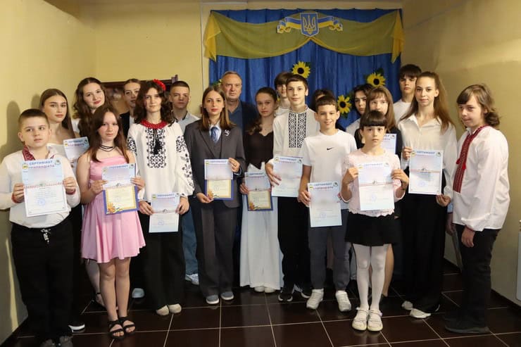 В Синельниковому 20 талановитих дітей отримали стипендії міського голови
