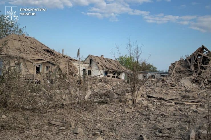 В Синельниківському районі КАБ прилетів поблизу магазину: 4 загиблих і 3 поранених