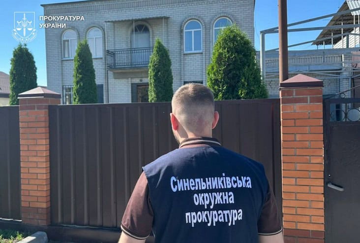 Міського голову та службовицю підозрюють у махінаціях з житлом для ДБСТ на Синельниківщині: збитки майже 5 млн гривень