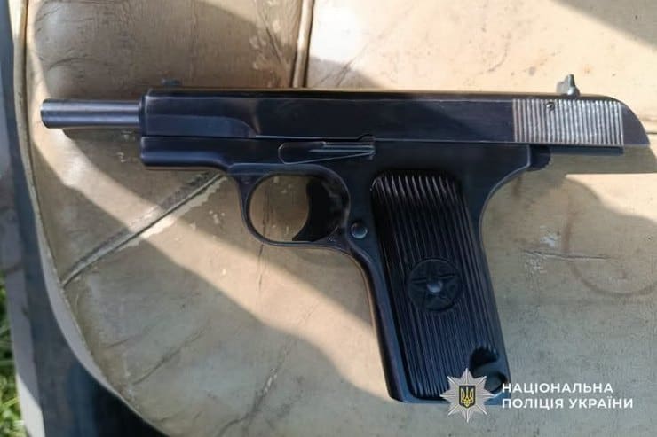 38-річний чоловік влаштував стрілянину біля магазину в Синельниківському районі