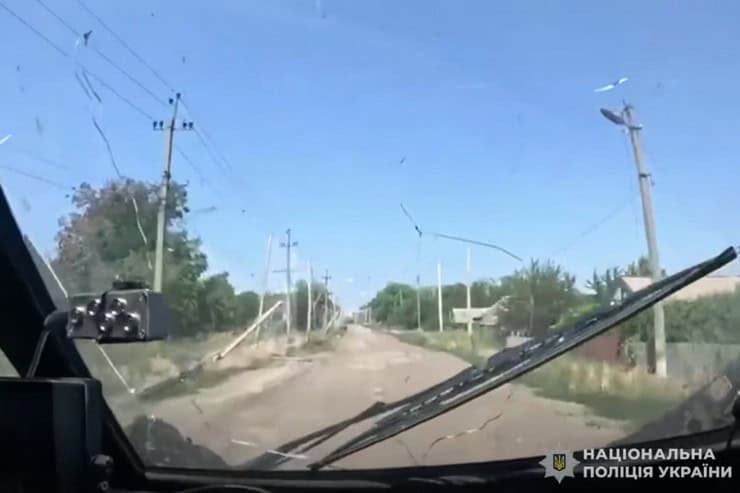 “Білі янголи” евакуювали з Межової двох поранених людей та тіло 72-річного чоловіка