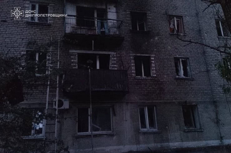 Шахтарське атакували безпілотники: загорілася багатоповерхівка, постраждали 2 людей