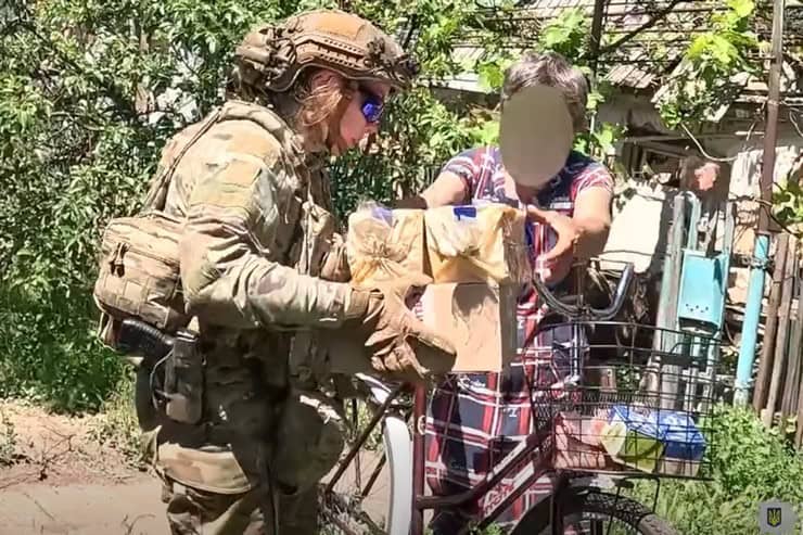Життя за 15 км від лінії фронту: як виживають люди в селищі Покровське Синельниківського району
