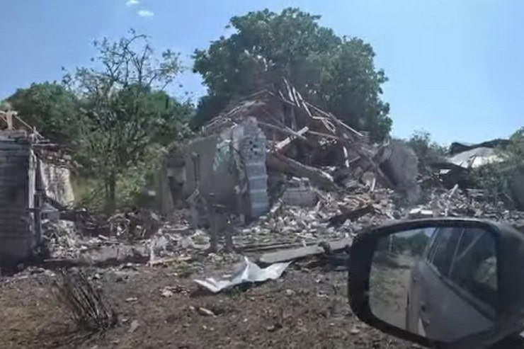 Зі зруйнованого селища Просяна Синельниківського району поліцейські евакуювали тіла 2 людей