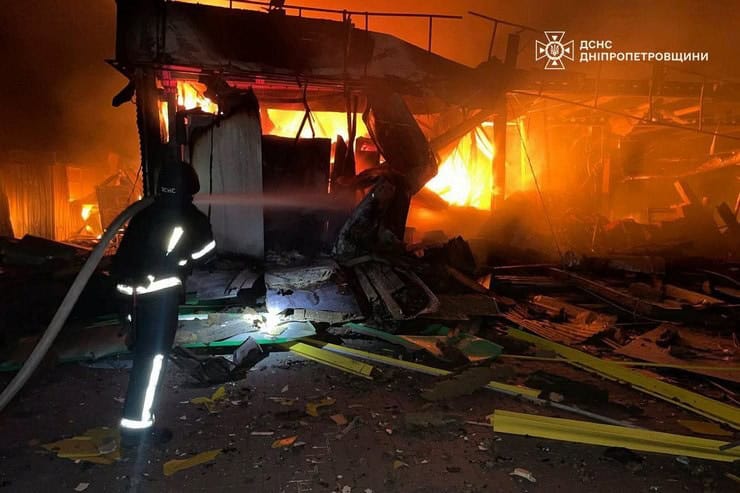 “Пекельна” ніч на Синельниківщині: понівечені підприємства, АЗС, будинок культури, адмінбудівля, меморіал, гімназія, магазини