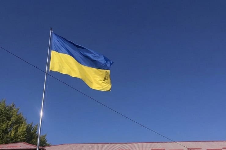 В Шахтарському відбулося урочисте підняття прапора України