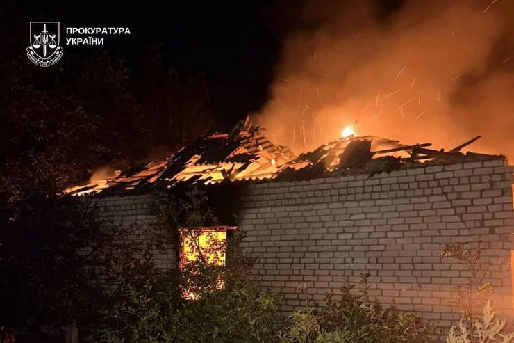 Двоє загиблих людей, 8 пошкоджених будинків та автомобіль — наслідки удару КАБом по Синельниківському району