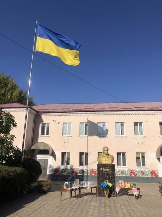 В Шахтарському відбулося урочисте підняття прапора України
